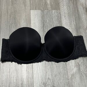 Torrid Cruve strapless bra with wide band and lsce details/Size 44C